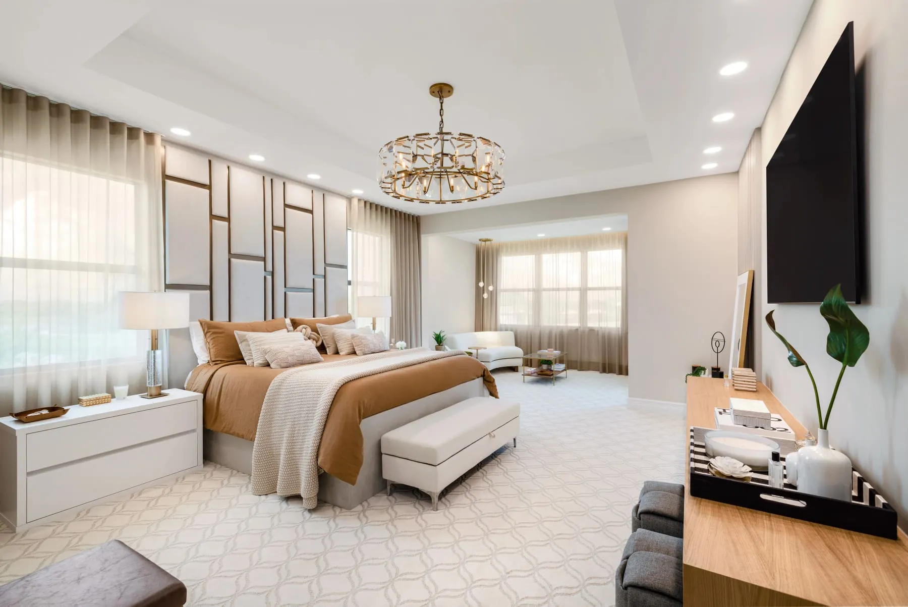 Coastal Luxury Living in Miami: Natural Materials, Light Woods and Timeless Oceanfront Design