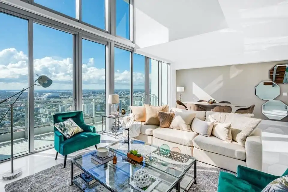 Why Investors Win When Interior Design Is Treated as a Strategic Team in Miami.